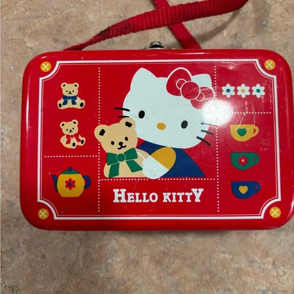 Vintage 1996 Hello Kitty Red and White Tin Box Bag - Picture 2 of 7